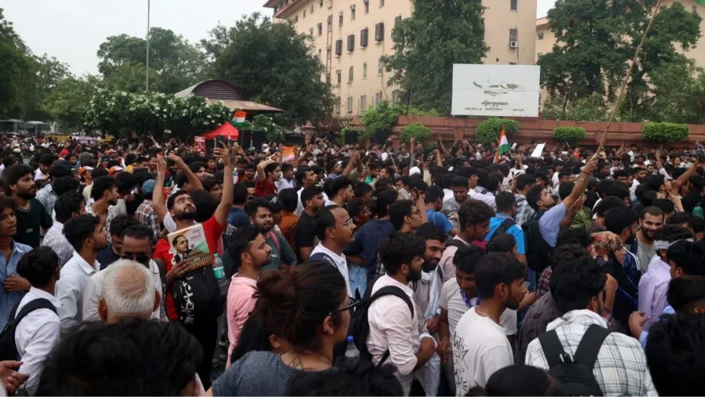 एनईपी नीट पेपर लीक धर्मेंद्र प्रधान का इस्तीफा