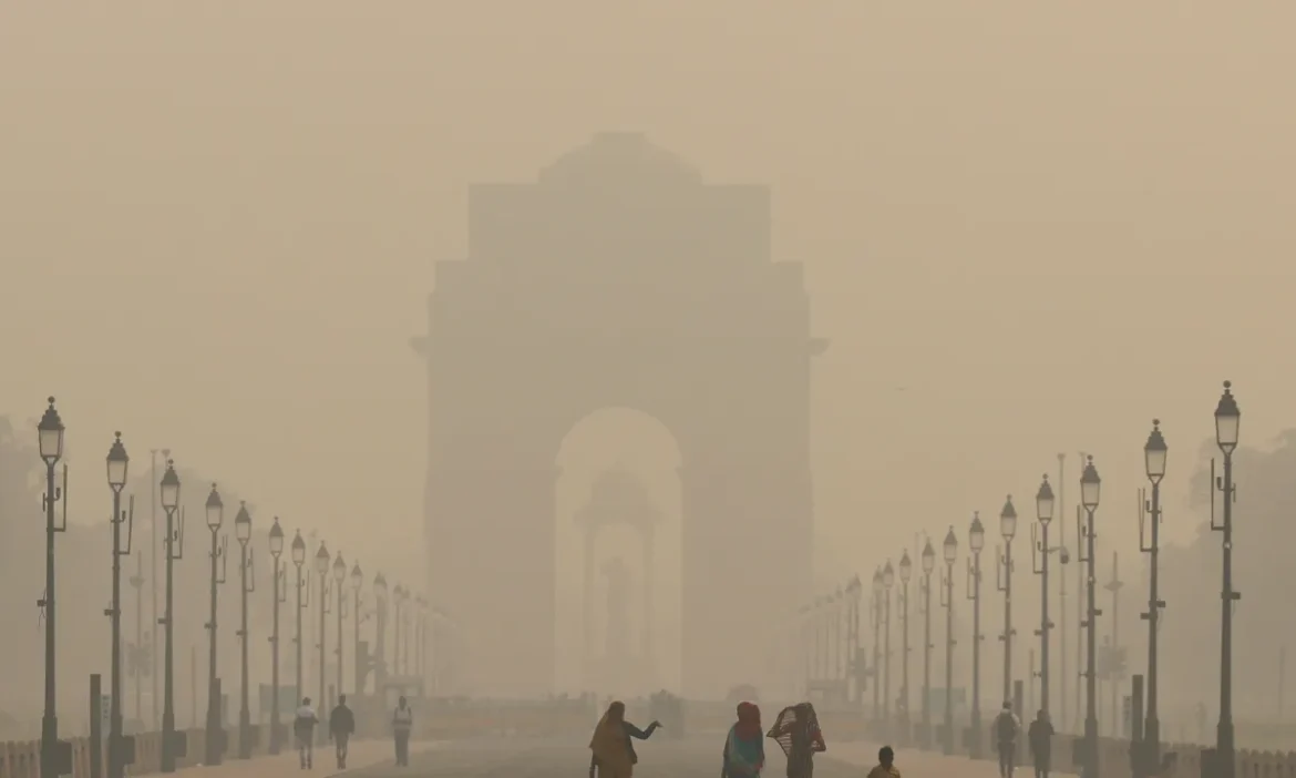 Poison mixed in the air of the capital before Diwali
