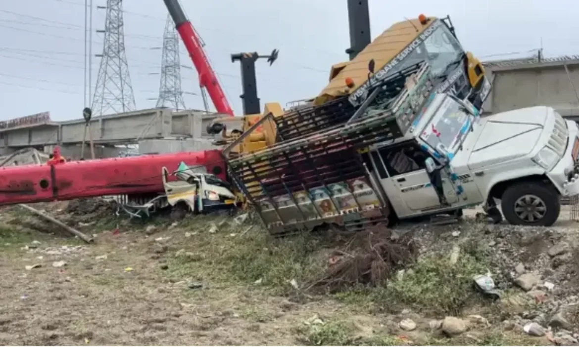Major accident in Dhar, Madhya Pradesh, 2 killed due to crane overturning
