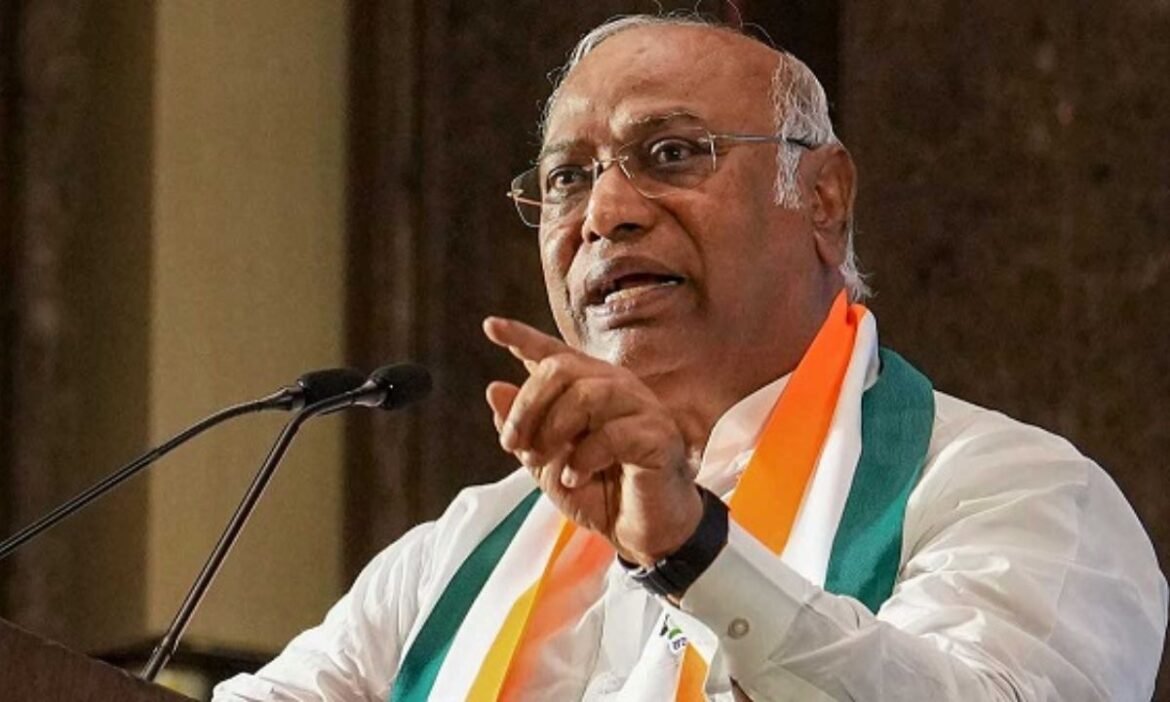 Mallikarjun Kharge admitted to hospital
