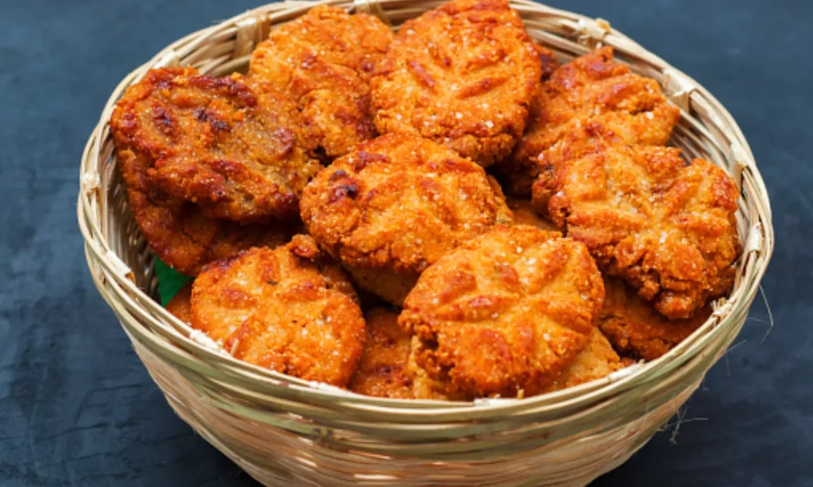 If you too are celebrating Chhath for the first time then know the recipe of Thekua.
