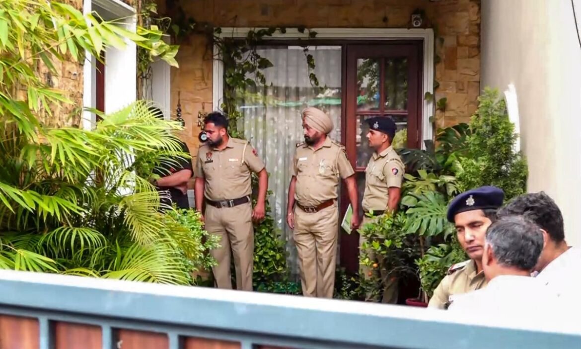 IPS officer shot himself in Haryana
