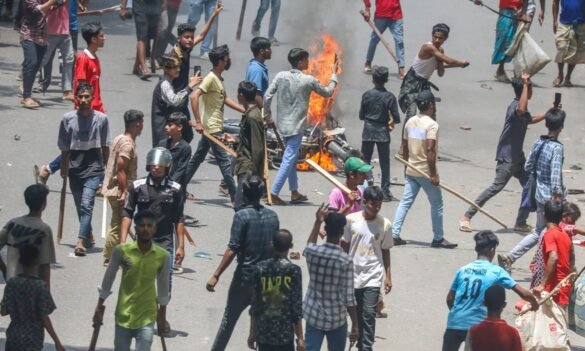 Protestors reached near the Parliament in Bangladesh
