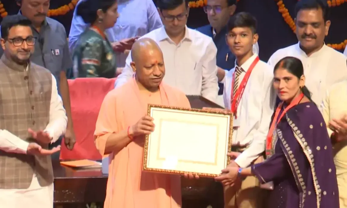 Scholarship worth Rs 297.95 crore released in UP, investment increased
