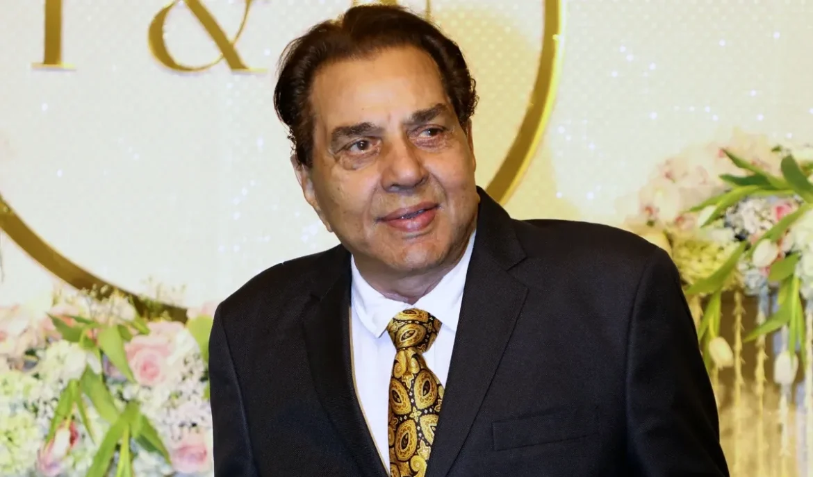 Veteran actor Dharmendra passes away, breathed his last in Breach Candy Hospital, wave of mourning in the film world.
