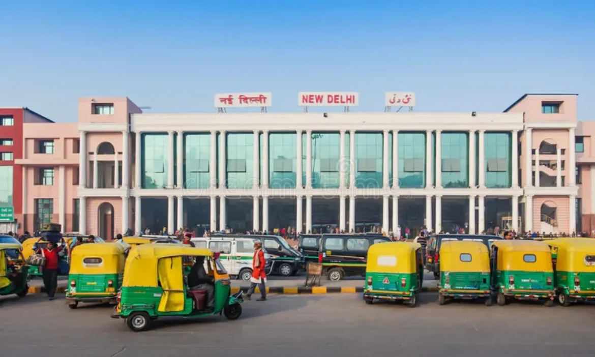 Delhi Car Blast: Major railway stations of the country on high alert, passengers will be allowed to enter only after intensive checking.
