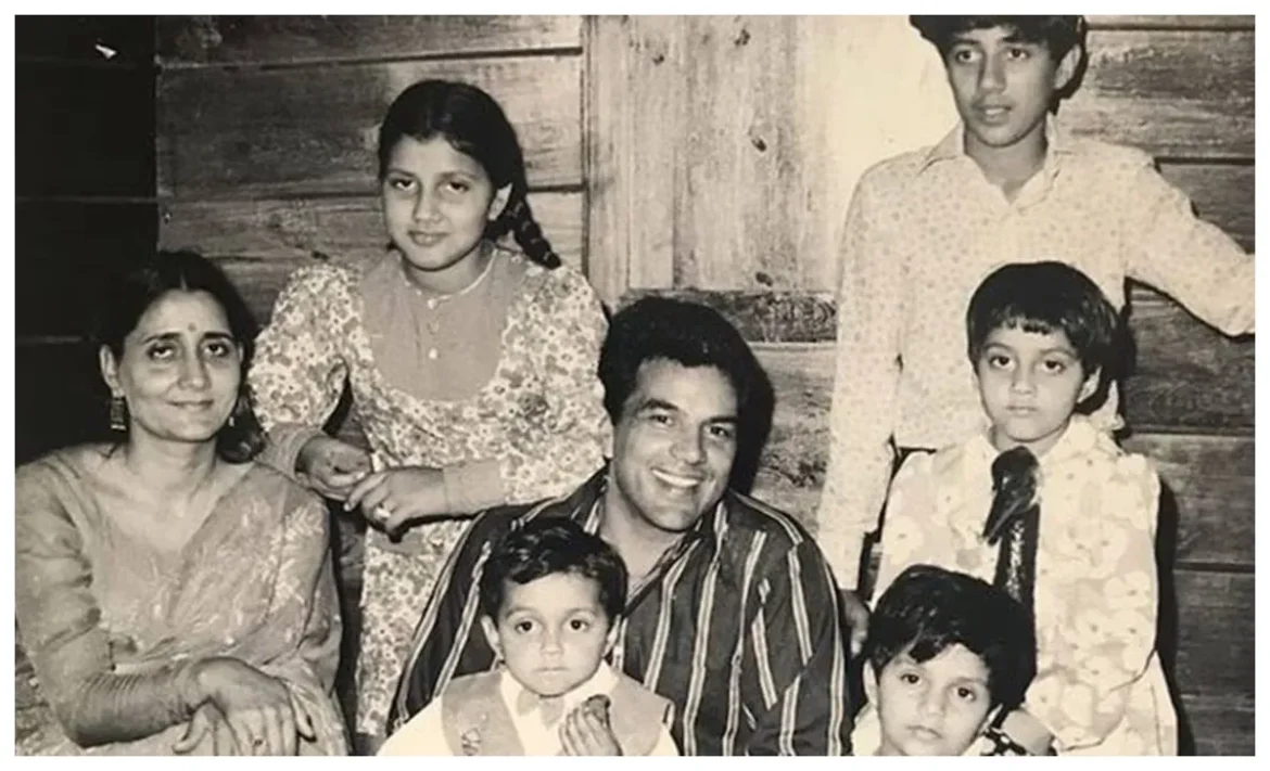 Dharmendra's house full of 4 daughters, 2 sons and 13 grandchildren
