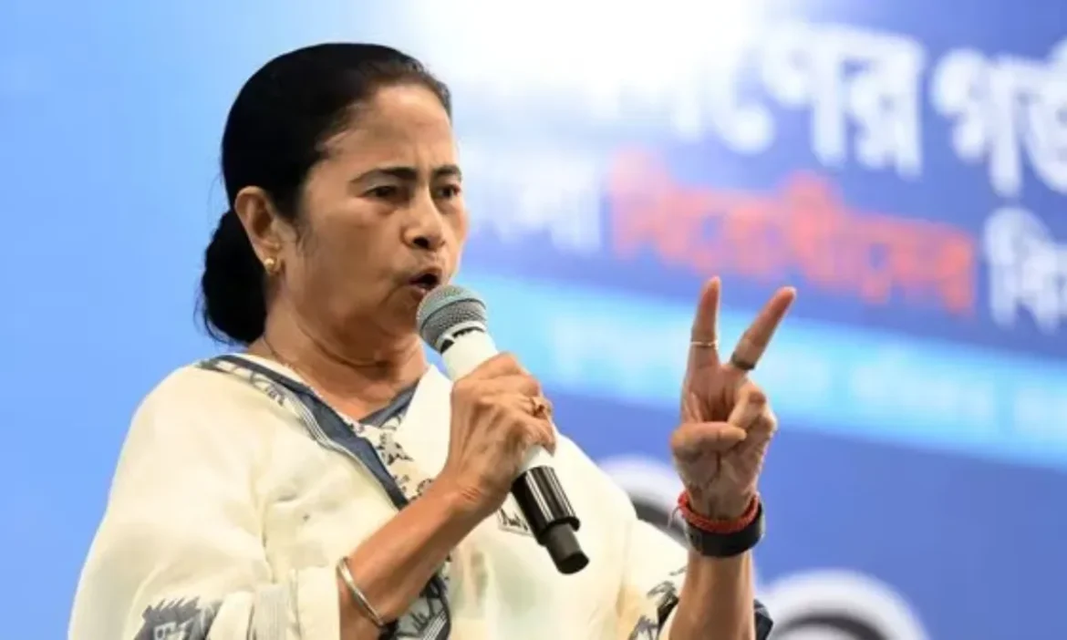 Political uproar: Mamata Banerjee threatens to topple NDA government
