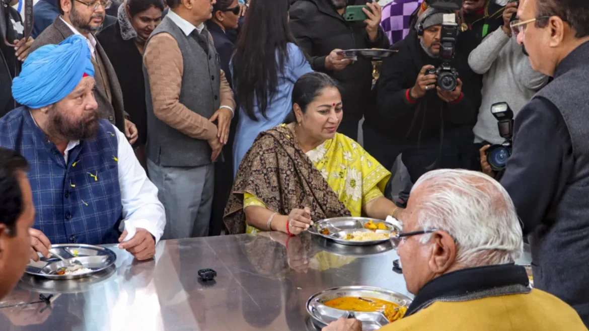 दिल्ली में गरीबों के लिए सस्ता भोजन: अटल जयंती पर तोहफा