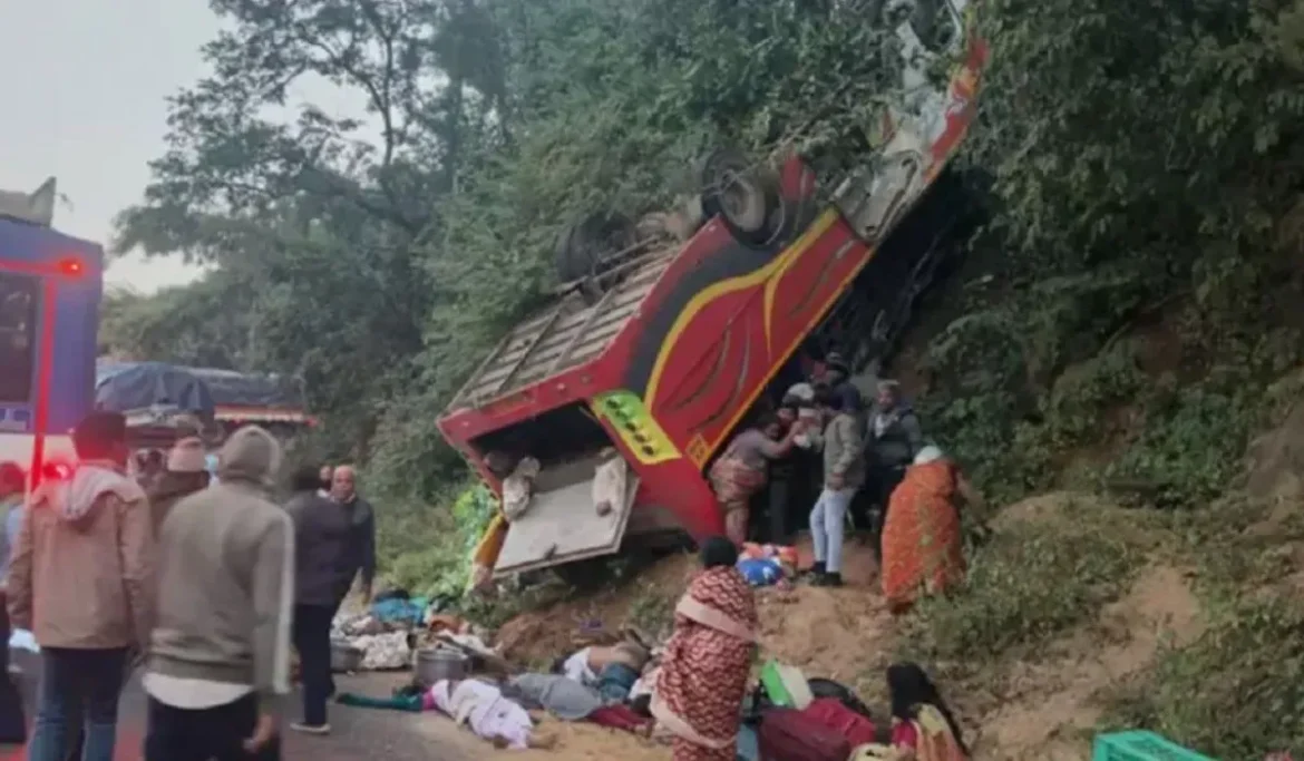 Bus fell into ditch in Chittoor, Andhra Pradesh, 9 people died
