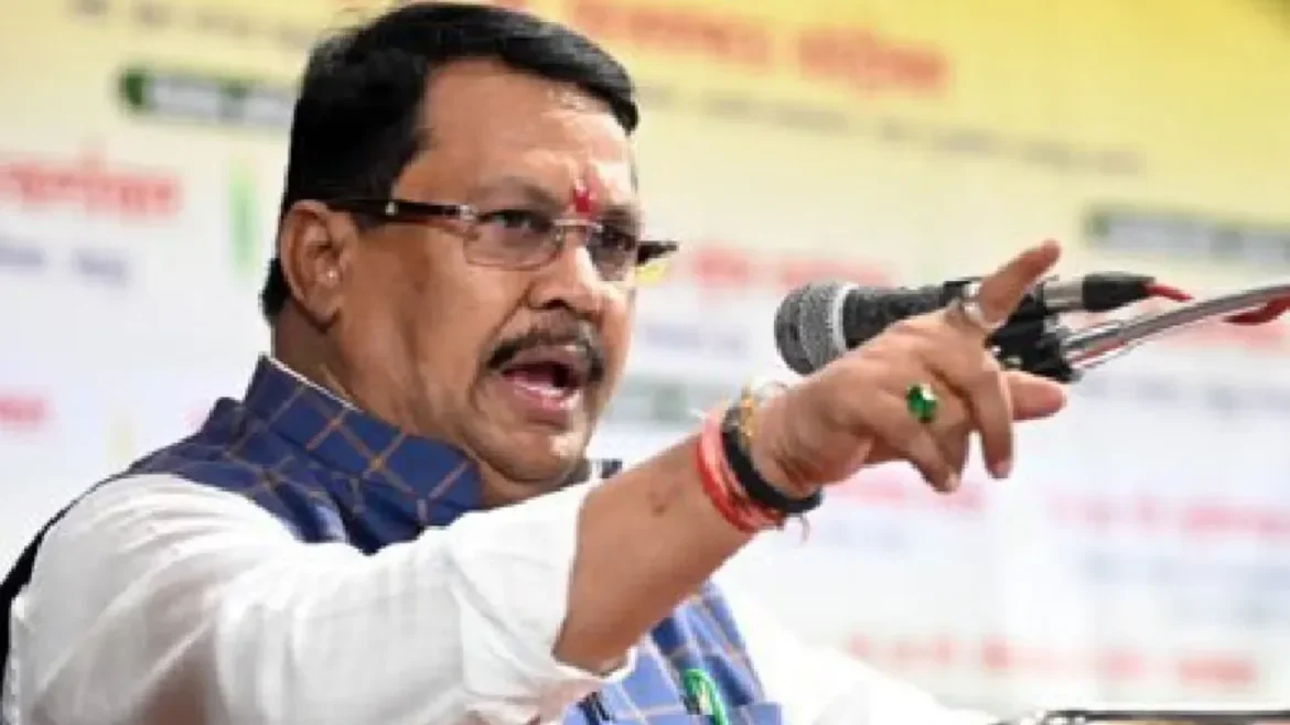 Congress's attack on one year of Fadnavis government: Demands account

