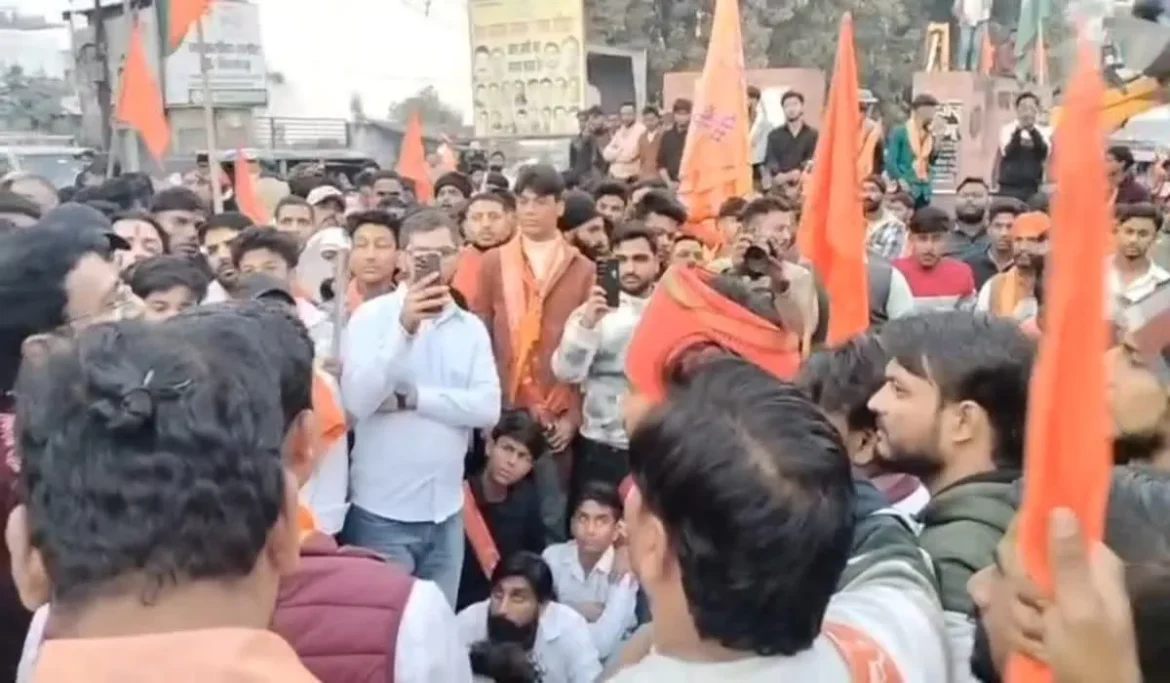 Stone pelting on Bajrang Dal's Shaurya Yatra in Haridwar

