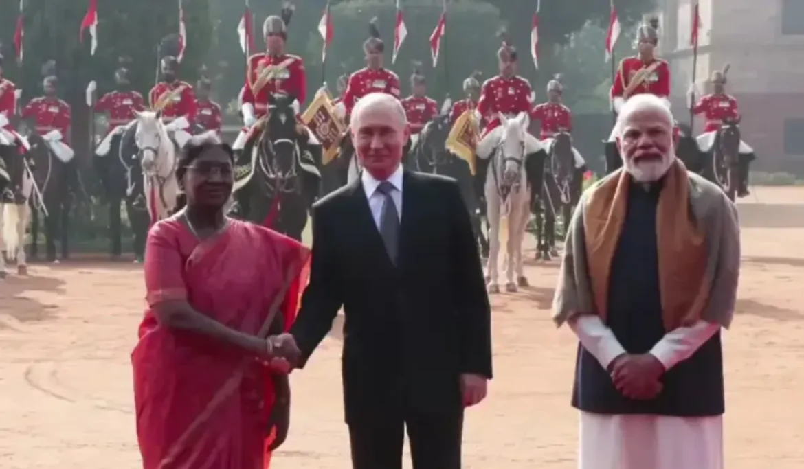 Putin received guard of honor at Rashtrapati Bhavan
