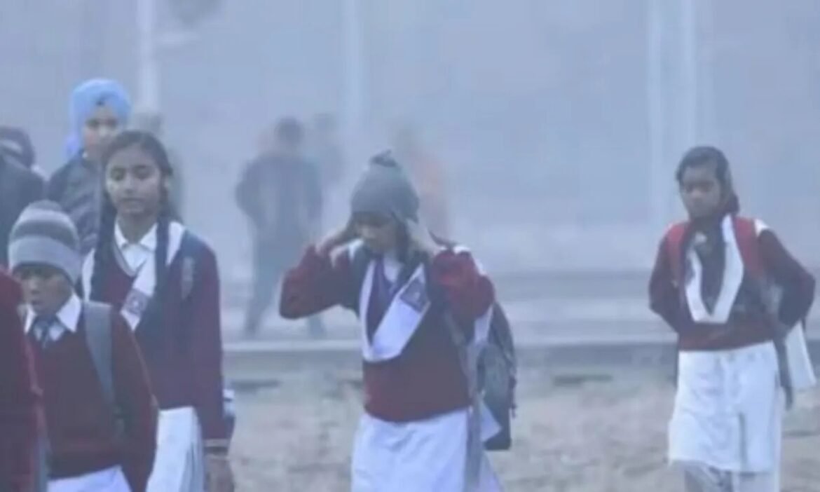 भीषण ठंड व शीतलहर का असरः UP सहित इन राज्यों में स्कूल रहेंगे बंद, बच्चों-अभिभावकों को राहत