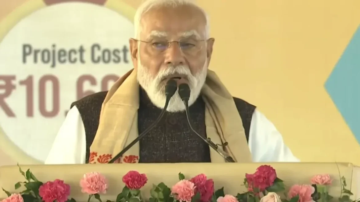 असम में मोदी ने कहा- वोटबैंक के लिए बांग्लादेशी घुसपैठियों को बढ़ावा दे रही है कांग्रेस