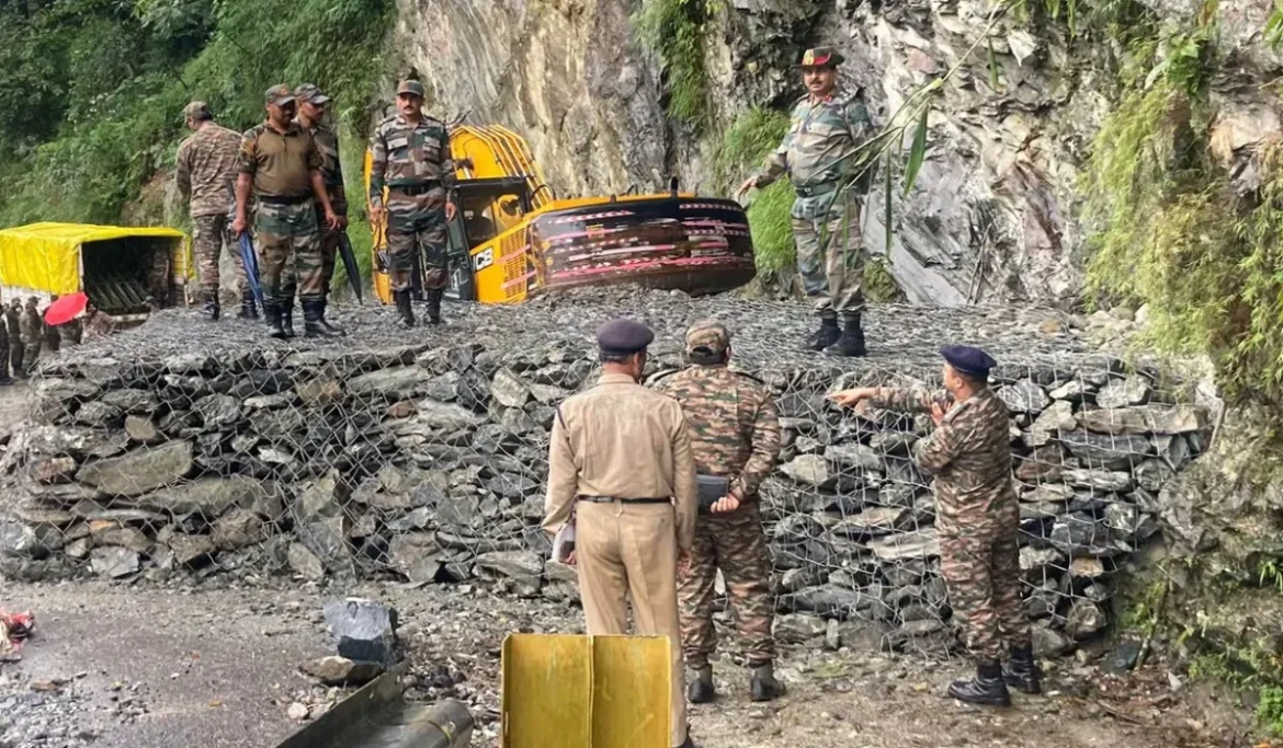 जम्मू कश्मीर के डोडा में खाई में गिरी सेना की गाड़ी