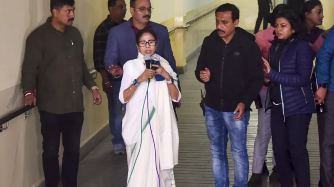 I-PAC दफ्तरों पर ED की दस्तक से हड़कंप, बचाव में उतरीं ममता