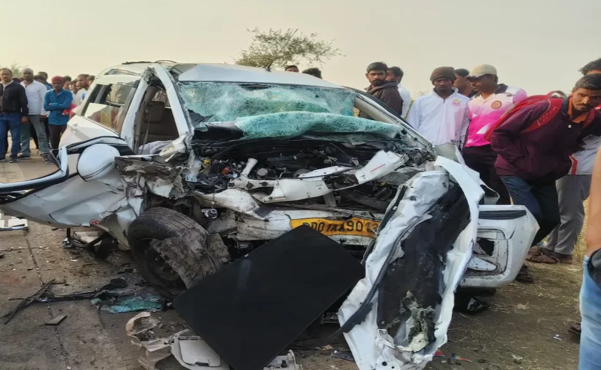 महाराष्ट्र के नासिक में दो कारों की भयानक टक्कर, 4 की मौत