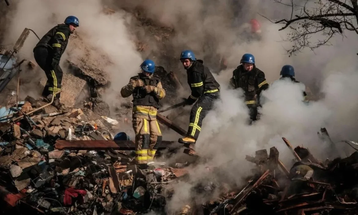 Russia की ड्रोन-मिसाइलों की बारिश से कांपा कीव