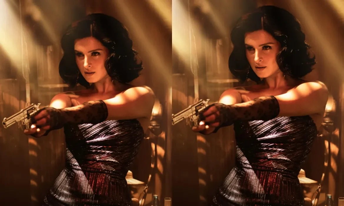 वायरल वीडियो के बाद हर तरफ छाया Tara Sutaria का नया लुक