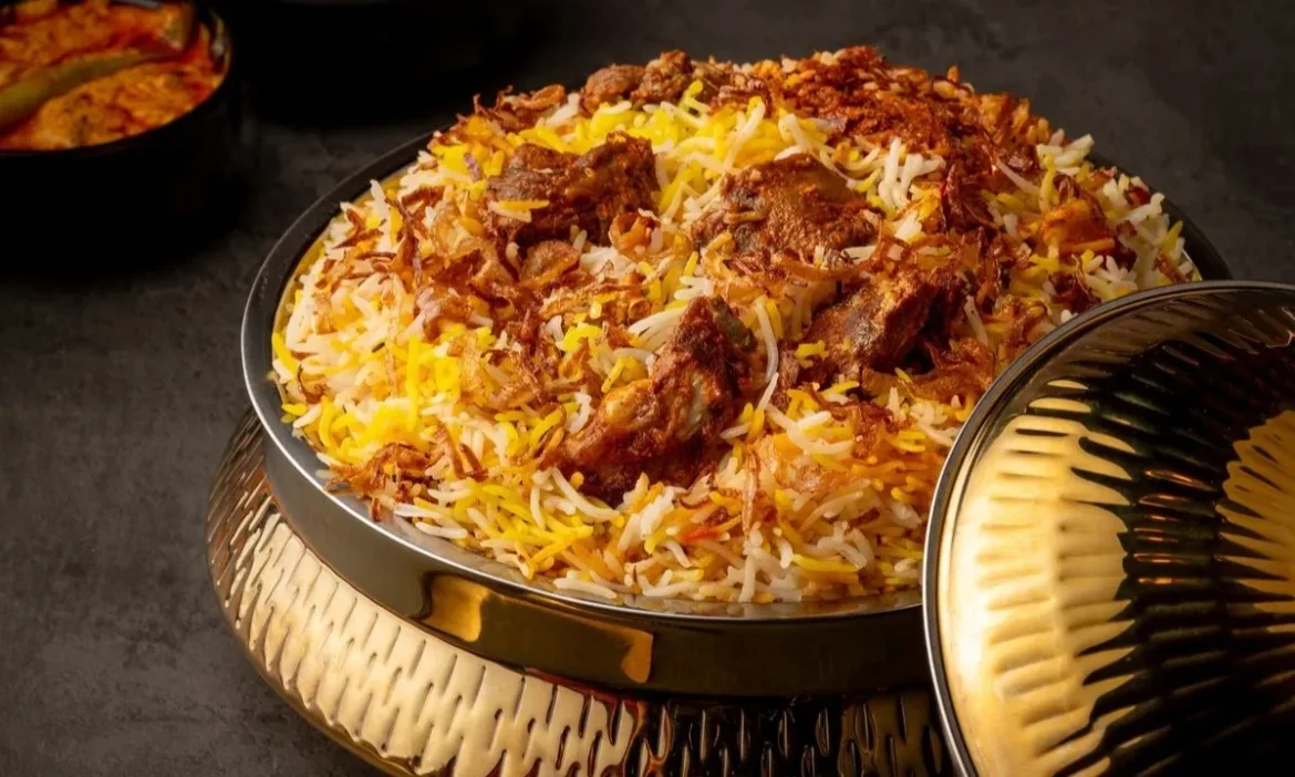 शाही परिवार से आम आदमी की थाली तक, मिलिए Biryani राजधानी से!