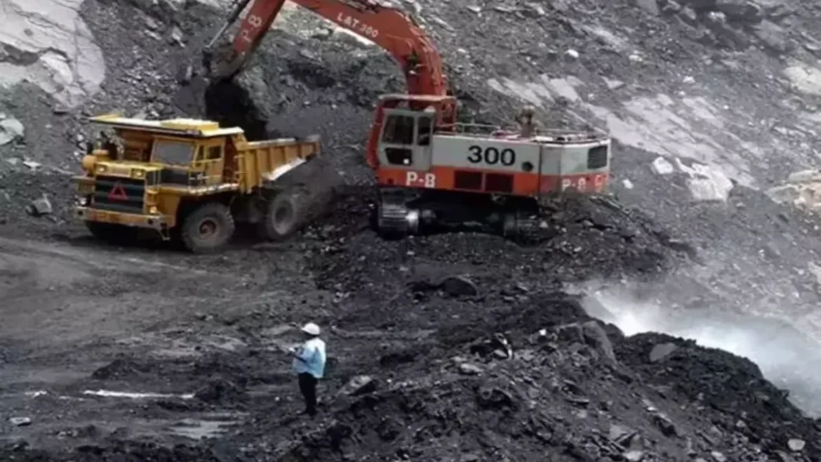 मलबे में दबने से 16 मजदूरों की मौत