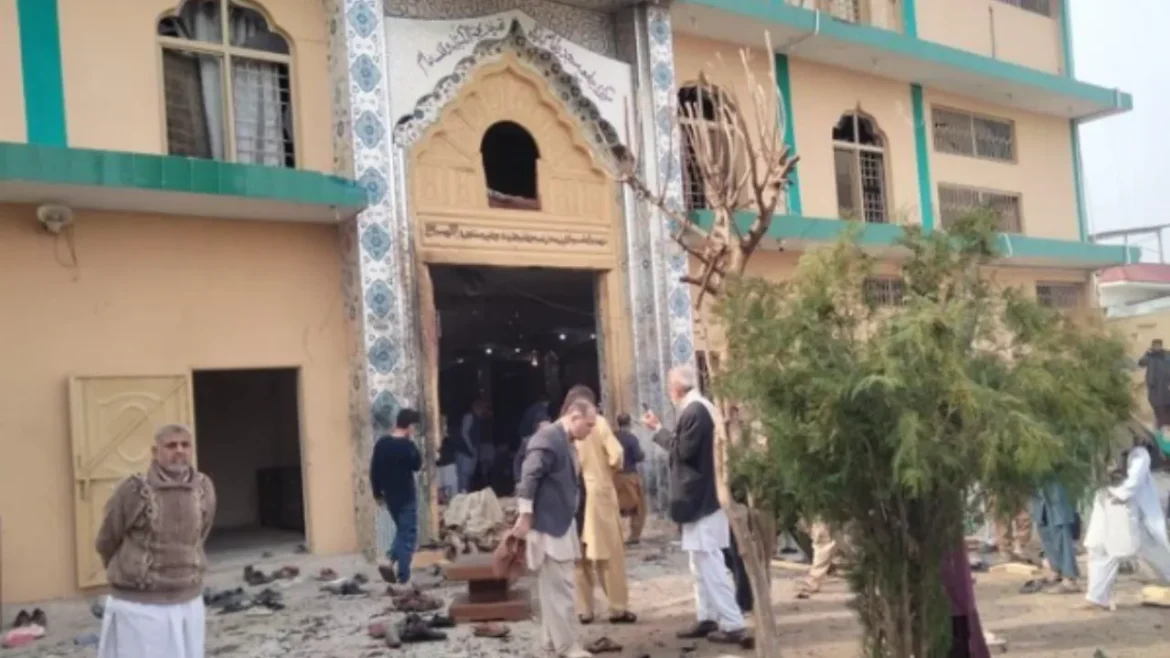 हमलावर ने खुद को उड़ाया, 31 लोगों की मौत