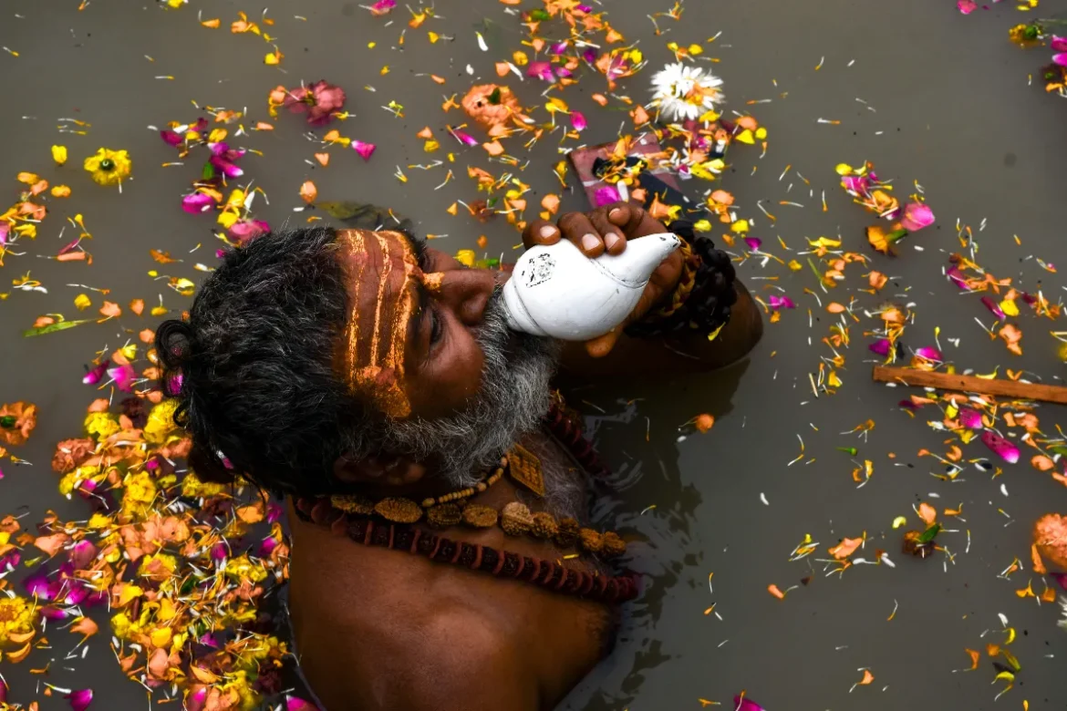 1.5 करोड़ भक्तों ने संगम में लगाई डुबकी