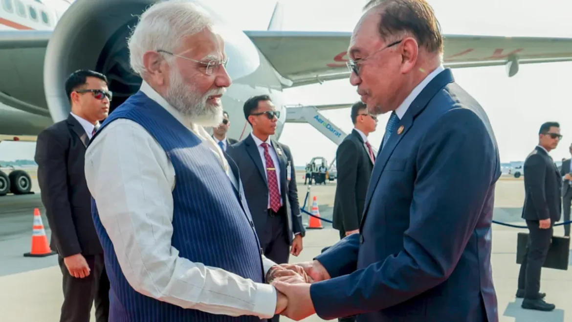 संगीत व नृत्य के बीच मोदी का स्वागत
