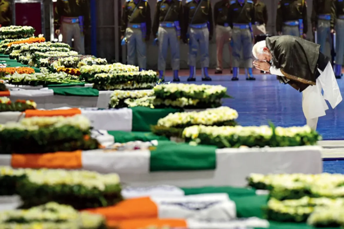 पीएम मोदी ने शहीदों को किया नमन