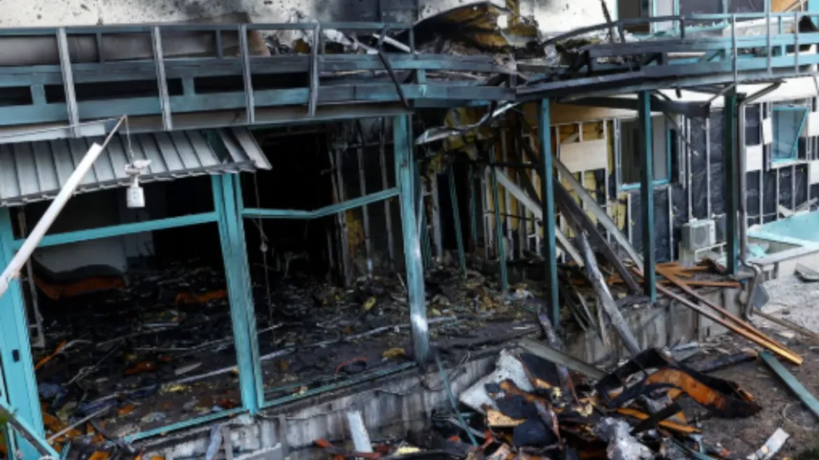 मलबे में दबकर पिता और तीन बेटों की मौत