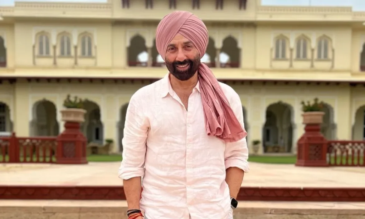 ढाई किलो का हाथ और संतोषी का साथ