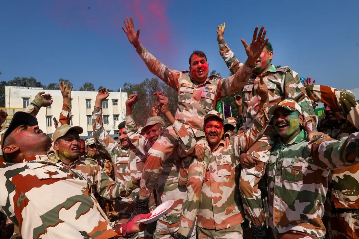 Jammu Kashmir Holi:LoC पर सेना के जवानों ने खेली होली