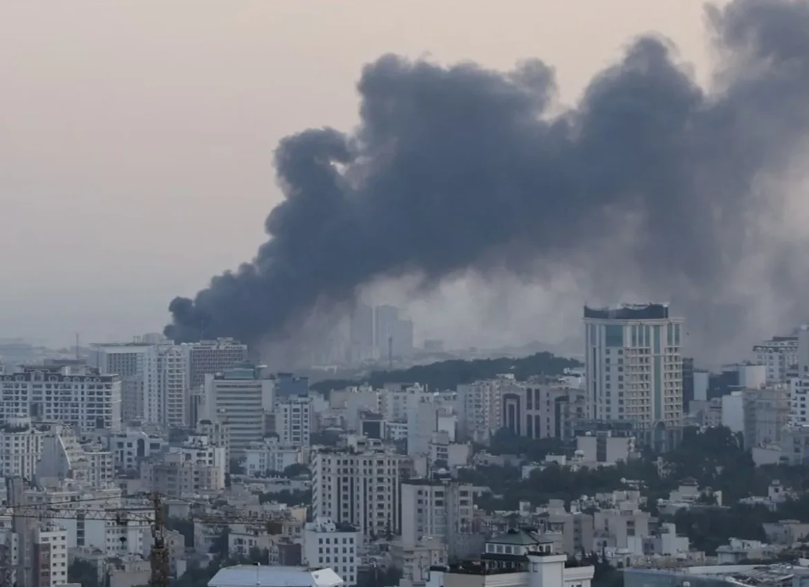 ईरान ने इजरायल पर दागी मिसाइलें