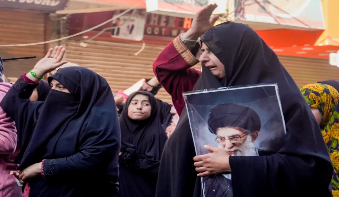 खामेनेई की मौत पर कश्मीर में प्रदर्शन