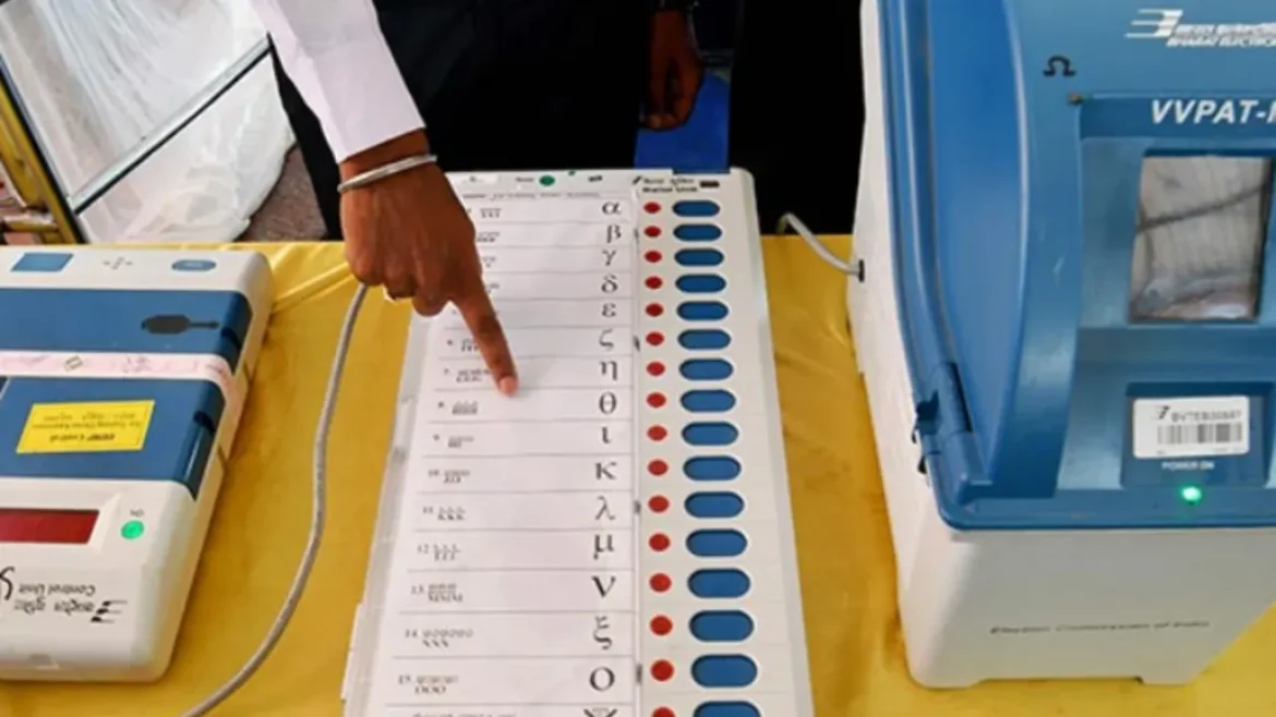 अब EVM पर उम्मीदवारों की रंगीन तस्वीरें