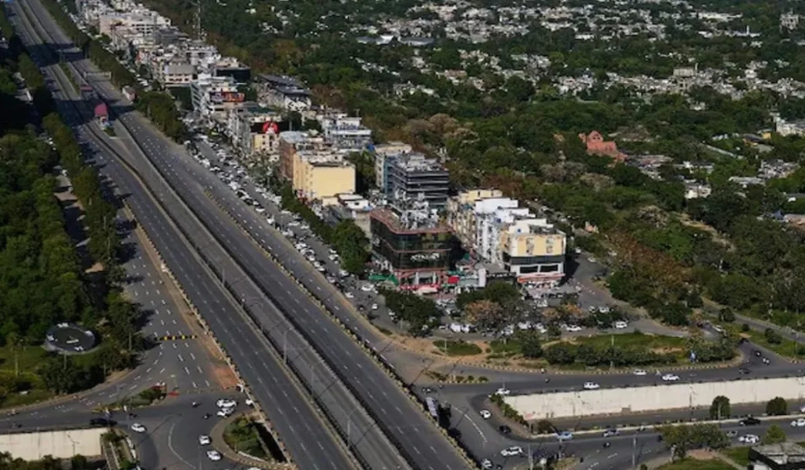 इस्लामाबाद बना कैदखाना! अस्पताल-सूकल बंद