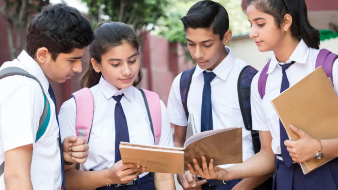 यूनिफॉर्म पर 5 साल की पाबंदी