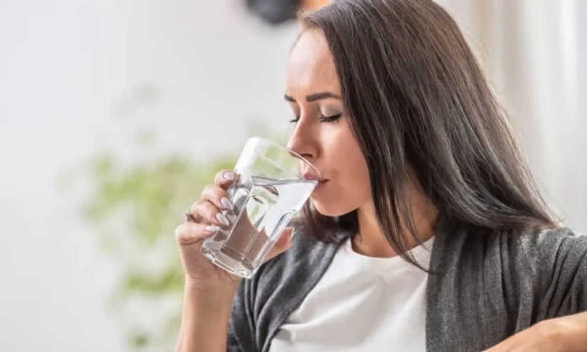 क्या आपको पता है रात के समय Lukewarm Water पीने के फायदे?