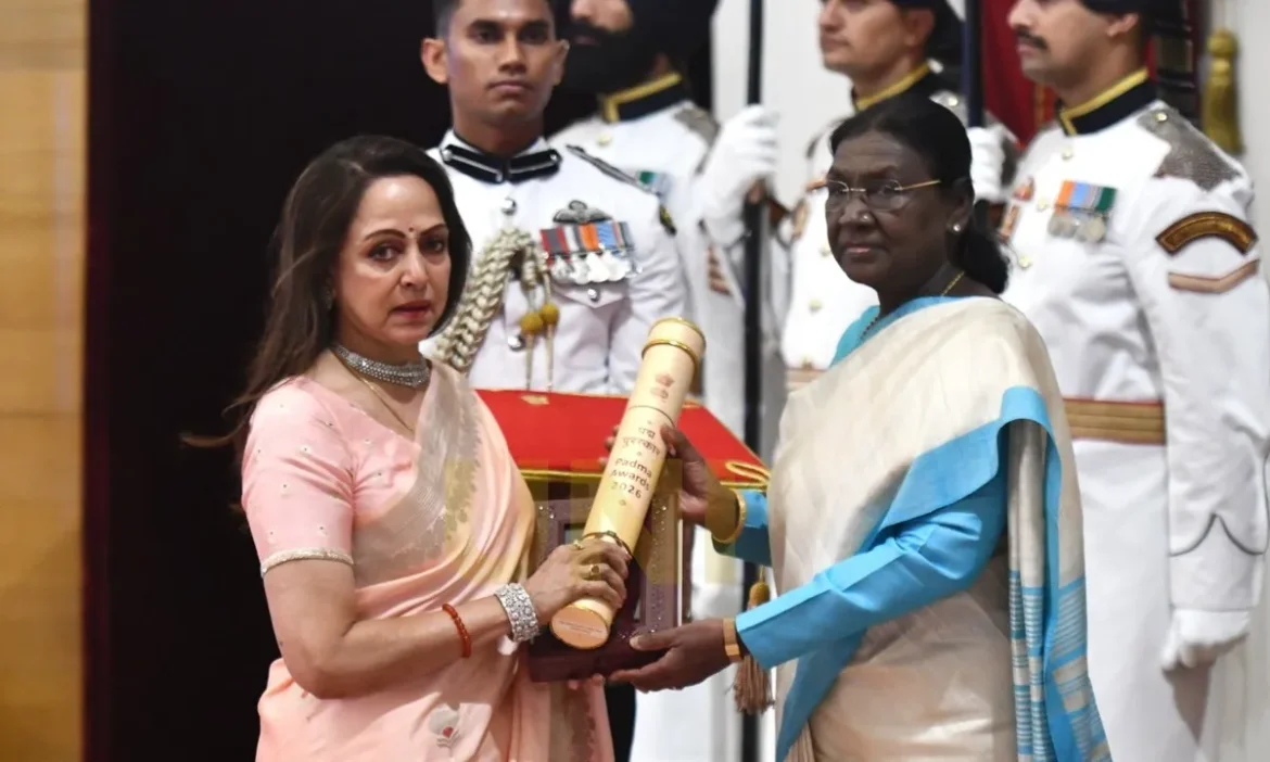 Dharmendra समेत इनके नाम भी रहा सम्मान