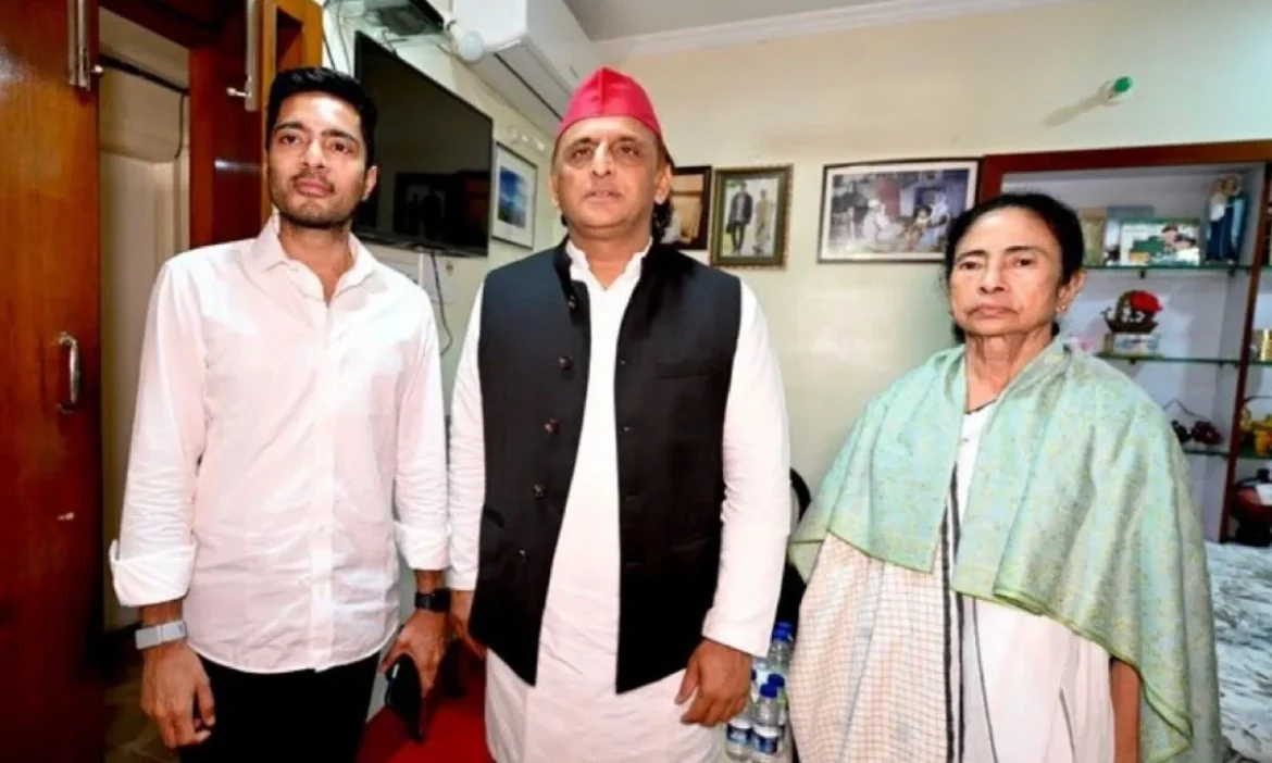 ममता का समर्थन करने पहुंचे अखिलेश