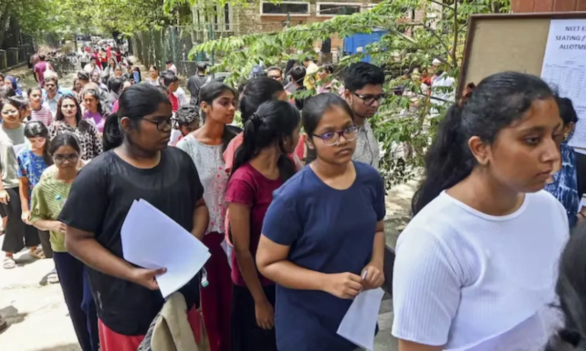 मोबाइल, ब्लूटूथ, ईयरफोन और स्मार्ट वॉच पर रोक