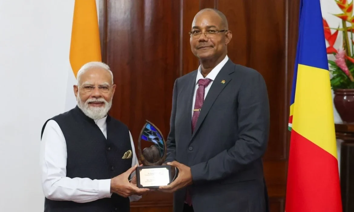 मोदी को मिली गार्जियन ऑफ द ब्लू होराइजन की उपाधि