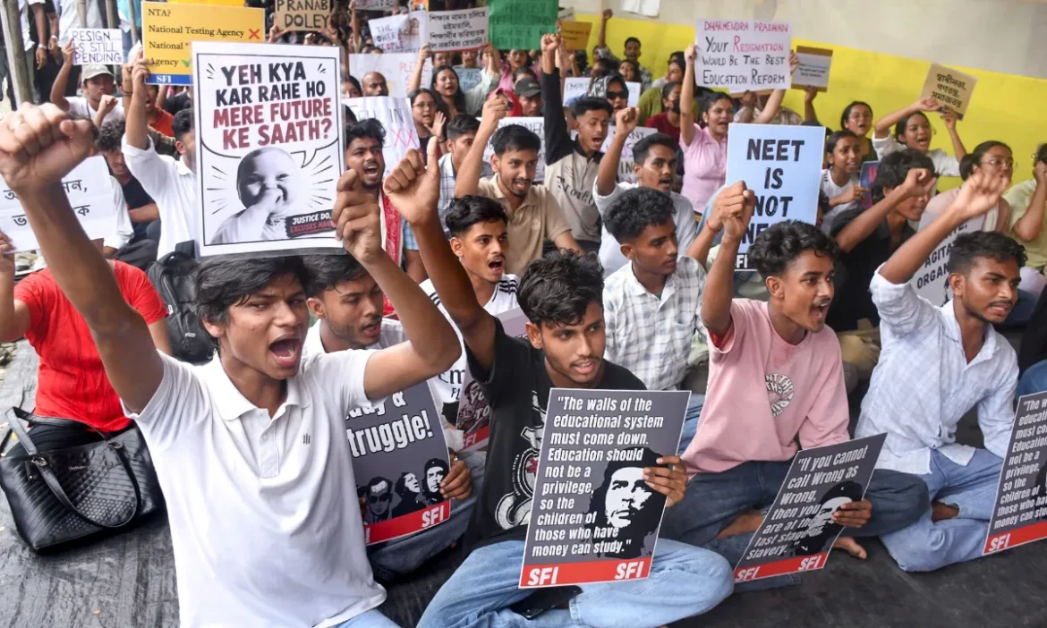 छात्र आंदोलन से राजनीति में भूचाल