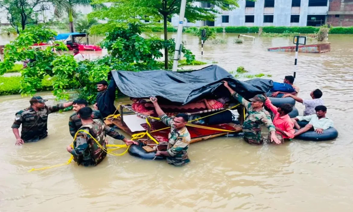 Gujarat Flood Rescue Operation सेना ने 800 लोगों की बचाई जान