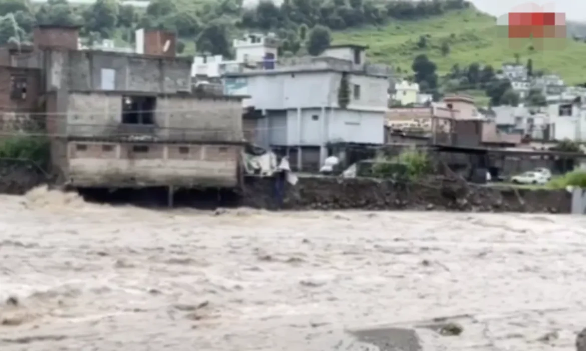 बारिश से प्रभावित सैंकड़ों लोग