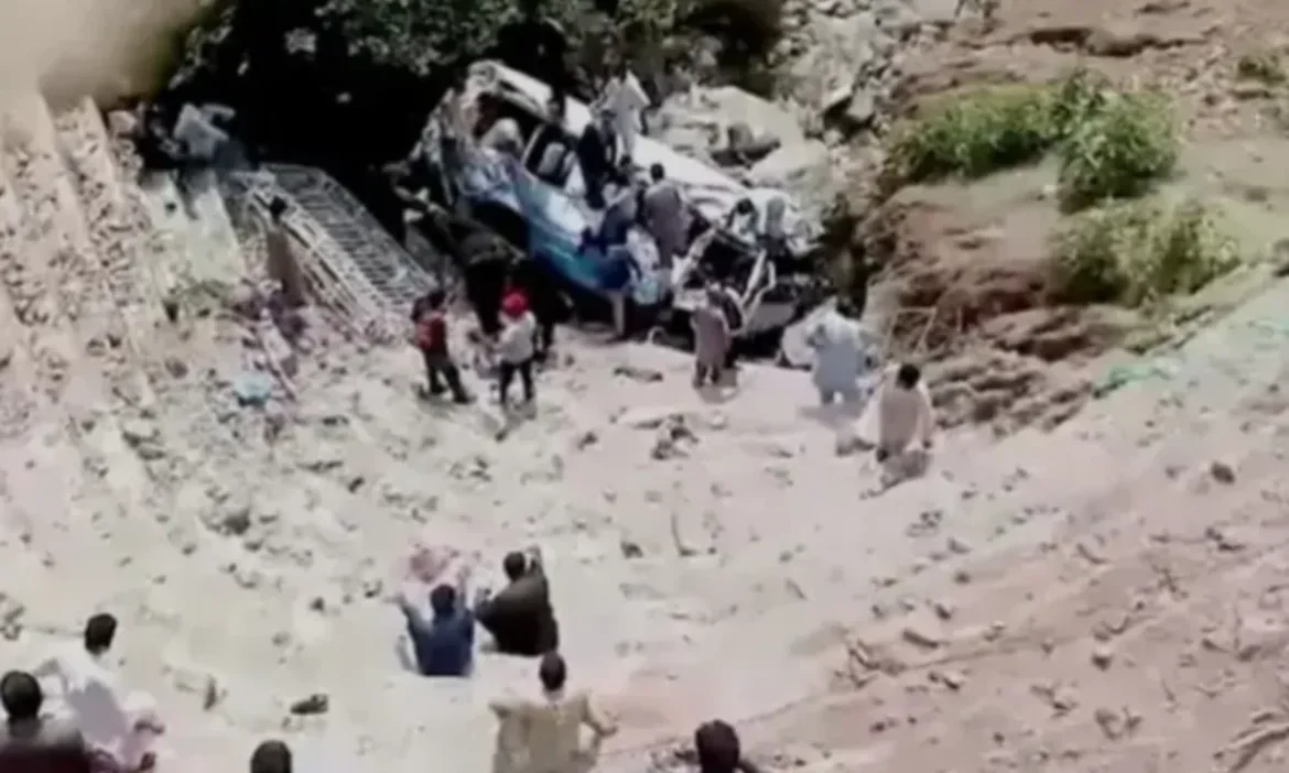 हादसे में 40 यात्रियों की मौत